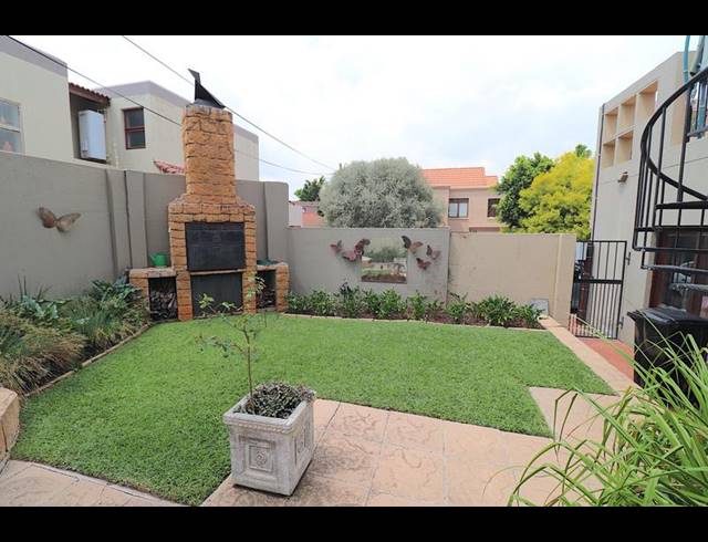 2 BEDROOM TOWNHOUSE FOR SALE IN MAGALIESSIG